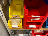 Batch laboratoriumbenodigdheden en planken - afbeelding 90 van  93