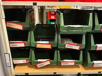 Batch laboratoriumbenodigdheden en planken - afbeelding 146 van  153