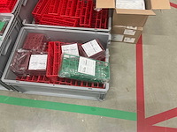 Batch laboratoriumbenodigdheden en planken - afbeelding 4 van  11