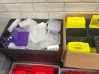 Batch laboratoriumbenodigdheden en planken - afbeelding 8 van  11