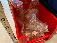 Batch laboratoriumbenodigdheden en planken - afbeelding 29 van  153