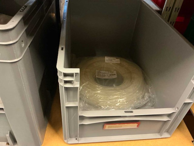 Batch laboratoriumbenodigdheden en planken - afbeelding 32 van  153