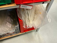 Batch laboratoriumbenodigdheden en planken - afbeelding 41 van  153