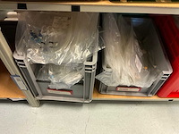 Batch laboratoriumbenodigdheden en planken - afbeelding 42 van  153