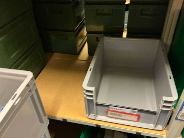 Batch laboratoriumbenodigdheden en planken - afbeelding 47 van  153