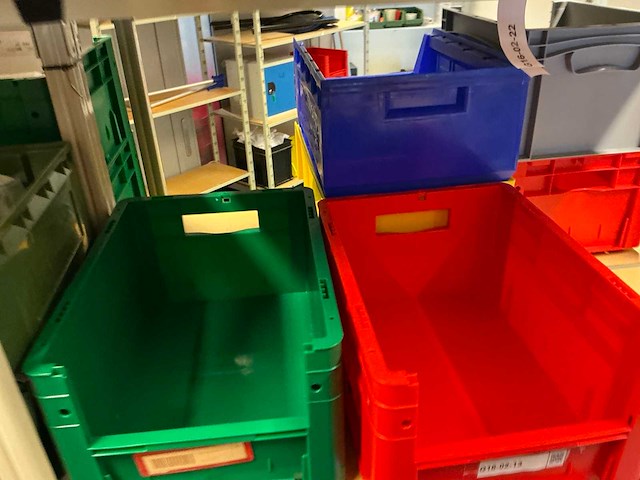 Batch laboratoriumbenodigdheden en planken - afbeelding 49 van  153