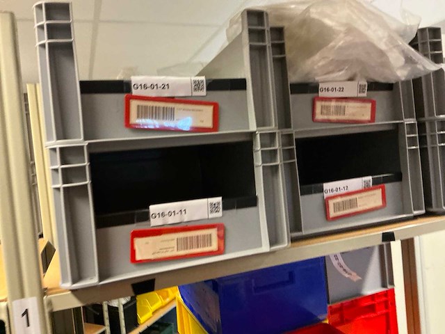 Batch laboratoriumbenodigdheden en planken - afbeelding 53 van  153
