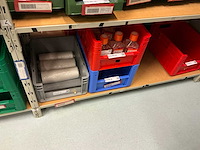 Batch laboratoriumbenodigdheden en planken - afbeelding 5 van  23