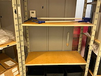 Batch laboratoriumbenodigdheden en planken - afbeelding 13 van  23
