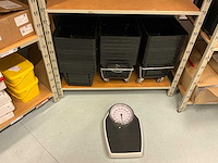 Batch laboratoriumbenodigdheden en planken - afbeelding 14 van  23