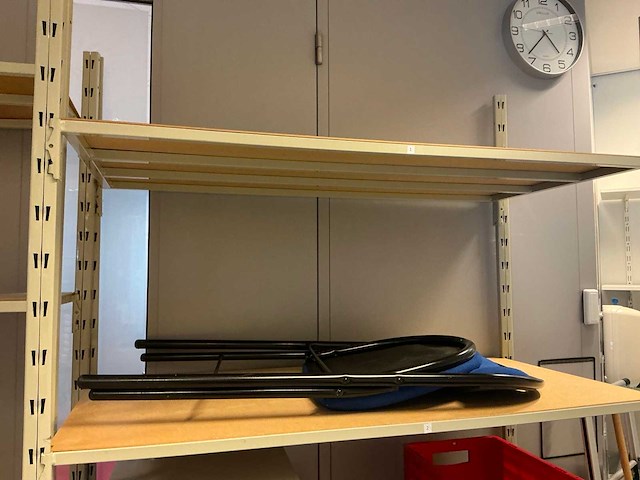 Batch laboratoriumbenodigdheden en planken - afbeelding 17 van  23