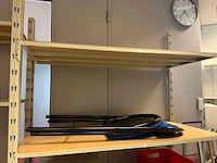 Batch laboratoriumbenodigdheden en planken - afbeelding 17 van  23