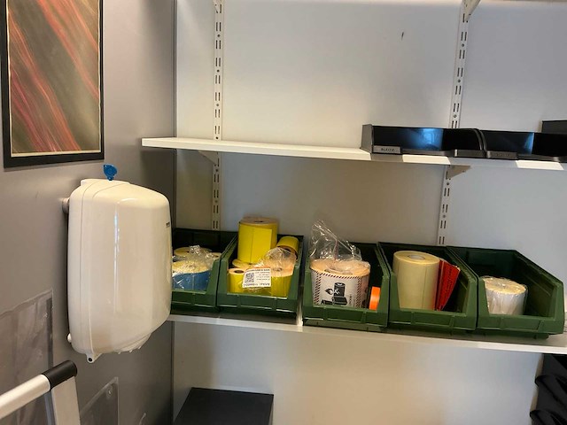 Batch laboratoriumbenodigdheden en planken - afbeelding 21 van  23