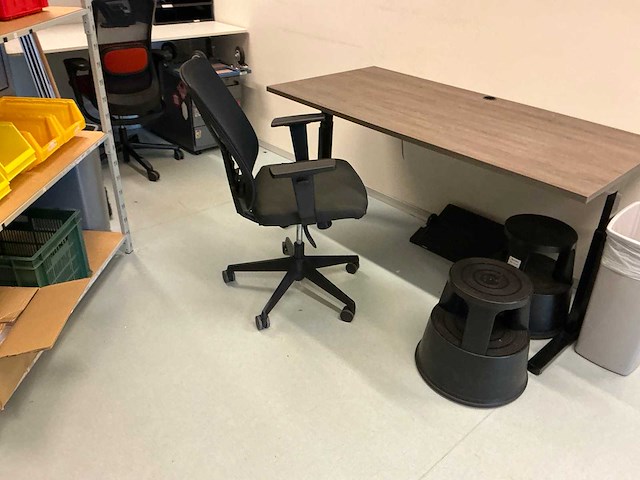 Batch laboratoriumbenodigdheden en planken - afbeelding 23 van  23