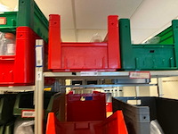 Batch laboratoriumbenodigdheden en planken - afbeelding 112 van  153