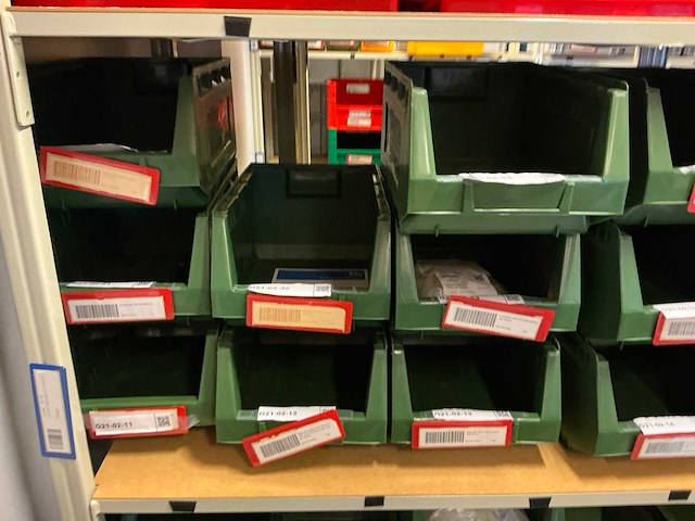Batch laboratoriumbenodigdheden en planken - afbeelding 118 van  153