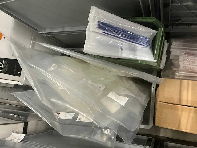 Batch laboratoriumbenodigdheden - afbeelding 10 van  12