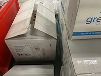Batch peteidish, schoorsteenput-microplaten en gele cryo-buisjes - afbeelding 2 van  14