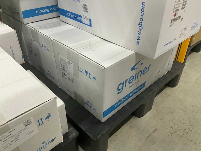 Batch peteidish, schoorsteenput-microplaten en gele cryo-buisjes - afbeelding 9 van  14