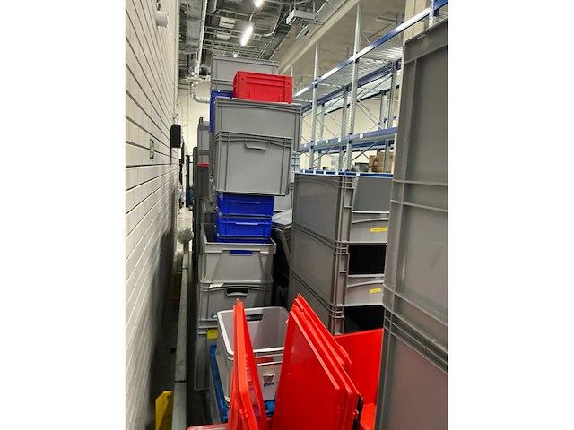 Batch plastic kratten - afbeelding 4 van  10