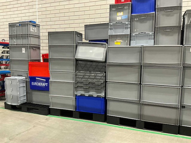 Batch plastic kratten - afbeelding 5 van  10