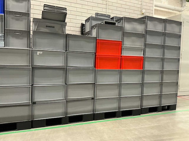 Batch plastic kratten - afbeelding 6 van  10