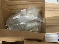 Batch van onderdelen voor de montage van de mediaflessen - afbeelding 6 van  10