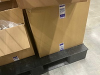 Batch van onderdelen voor de montage van de mediaflessen - afbeelding 2 van  10