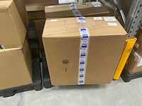Batch van onderdelen voor de montage van de mediaflessen - afbeelding 3 van  10