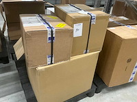 Batch van onderdelen voor de montage van de mediaflessen - afbeelding 7 van  10