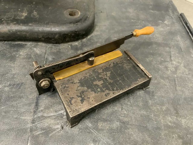 Bauer - decoratieve antieke bioscoop filmprojector - afbeelding 13 van  15