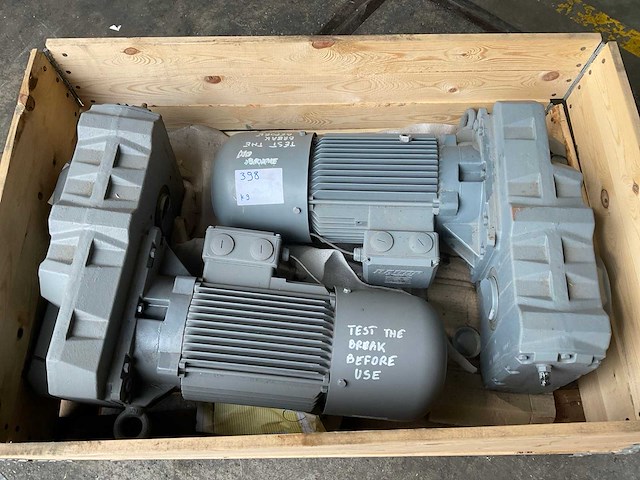 Bauer elektromotor met reductiekast (2x) - afbeelding 1 van  3