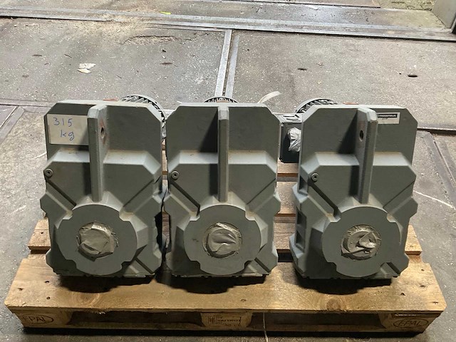 Bauer elektromotor met reductiekast (3x) - afbeelding 1 van  3