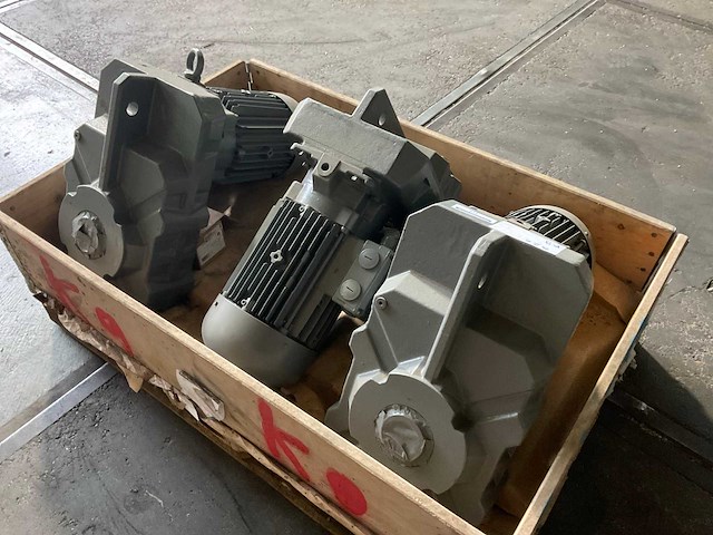 Bauer elektromotor met reductiekast (3x) - afbeelding 2 van  4