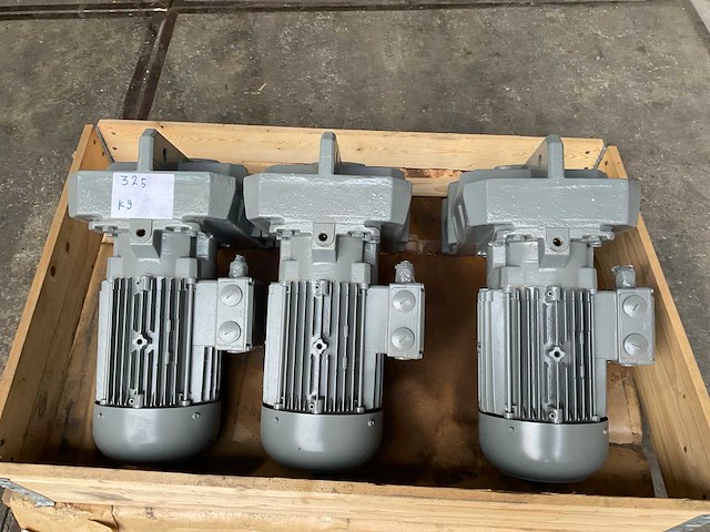 Bauer elektromotor met reductiekast (3x) - afbeelding 1 van  2