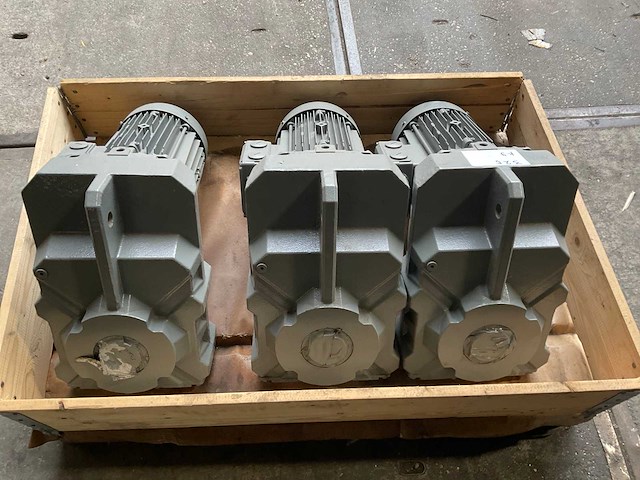 Bauer elektromotor met reductiekast (3x) - afbeelding 2 van  2