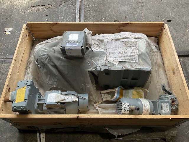 Bauer elektromotor met reductiekast (3x) - afbeelding 4 van  5