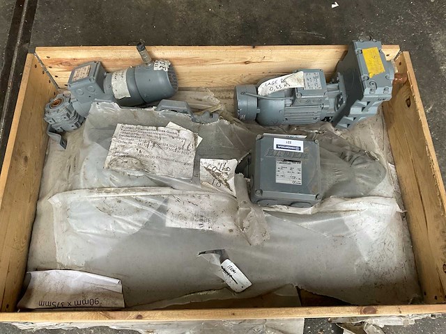 Bauer elektromotor met reductiekast (3x) - afbeelding 1 van  5