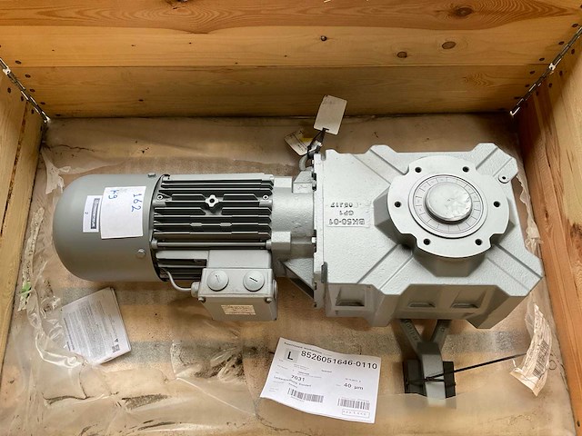 Bauer elektromotor met reductiekast - afbeelding 1 van  3