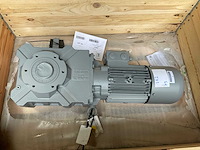 Bauer elektromotor met reductiekast - afbeelding 2 van  3