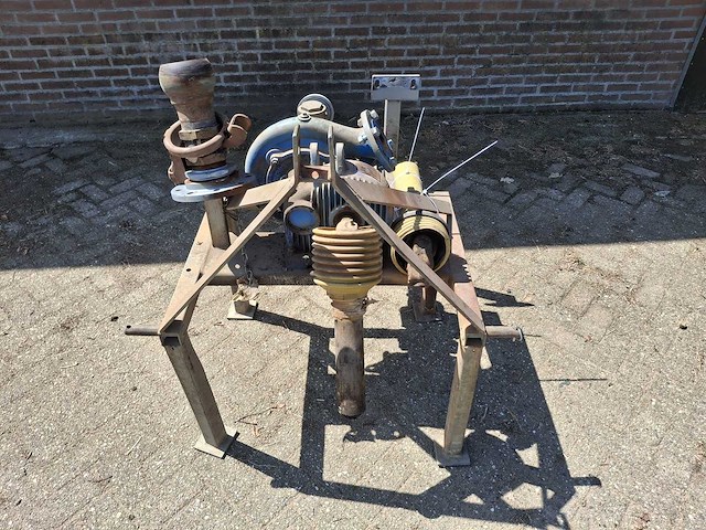 Bauer vtw 80 aftakas waterpomp op 3-puntsframe - afbeelding 1 van  5