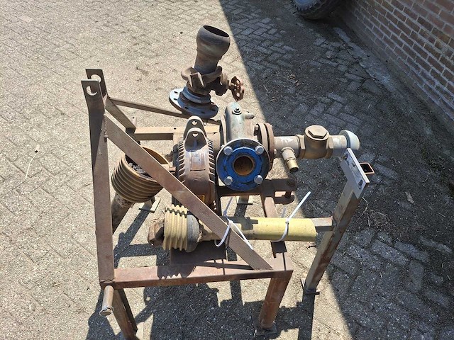 Bauer vtw 80 aftakas waterpomp op 3-puntsframe - afbeelding 2 van  5