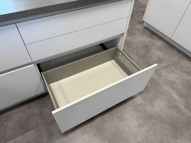 Bauformat - showroomkeuken met apparatuur - afbeelding 43 van  72