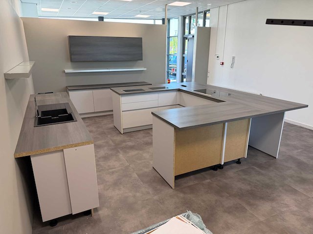 Bauformat - showroomkeuken met apparatuur - afbeelding 64 van  72