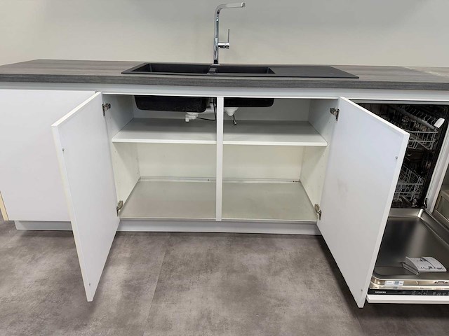 Bauformat - showroomkeuken met apparatuur - afbeelding 2 van  24