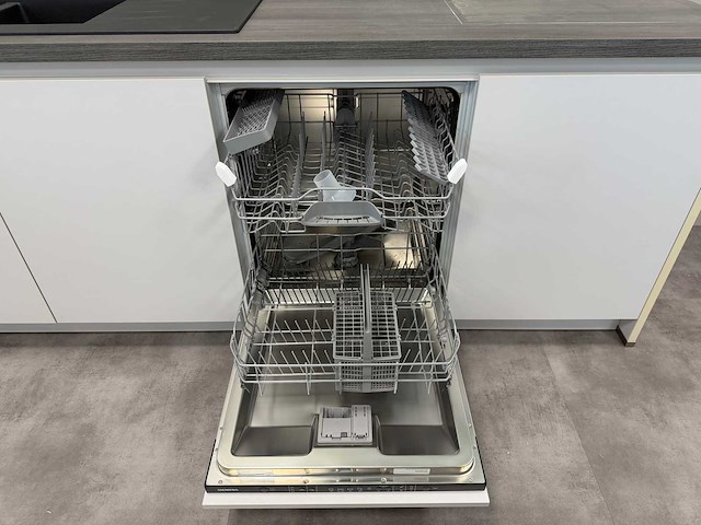 Bauformat - showroomkeuken met apparatuur - afbeelding 3 van  24