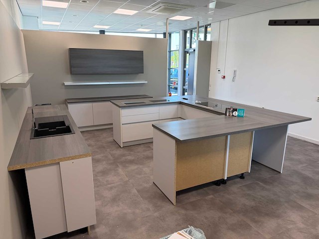 Bauformat - showroomkeuken met apparatuur - afbeelding 51 van  61
