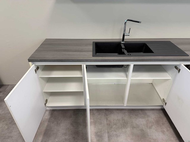 Bauformat - showroomkeuken met apparatuur - afbeelding 55 van  61