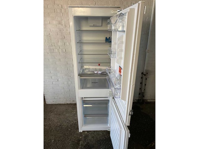 Bauknecht bkgil 178f12 koel-vriescombinatie ingebouwd 268 l wit - afbeelding 2 van  6