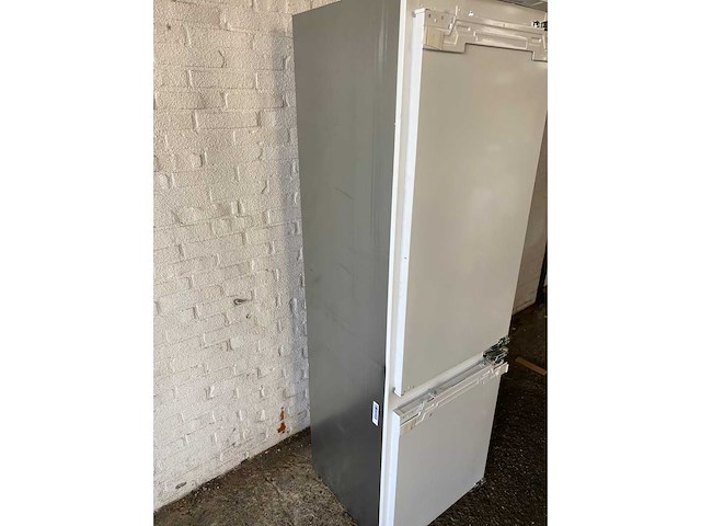 Bauknecht bkgil 178f12 koel-vriescombinatie ingebouwd 268 l wit - afbeelding 2 van  5